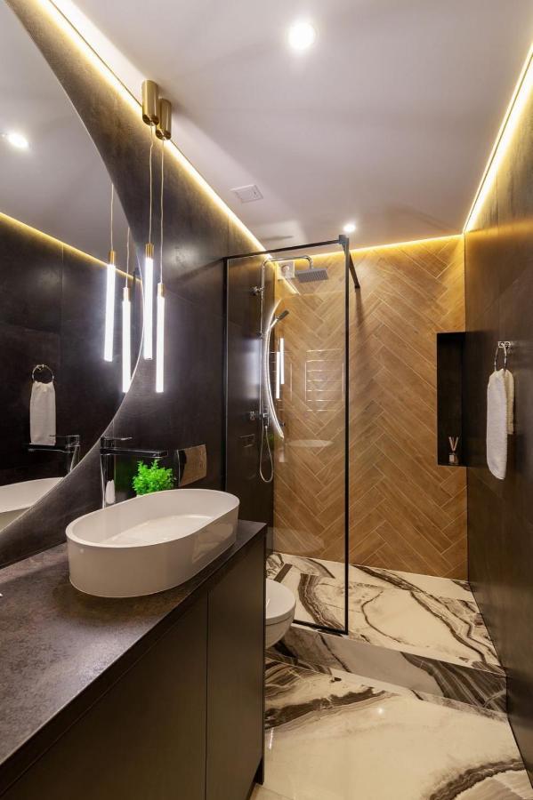 Royal Romantic Apartment With Bathtub Lviv Eksteriør billede